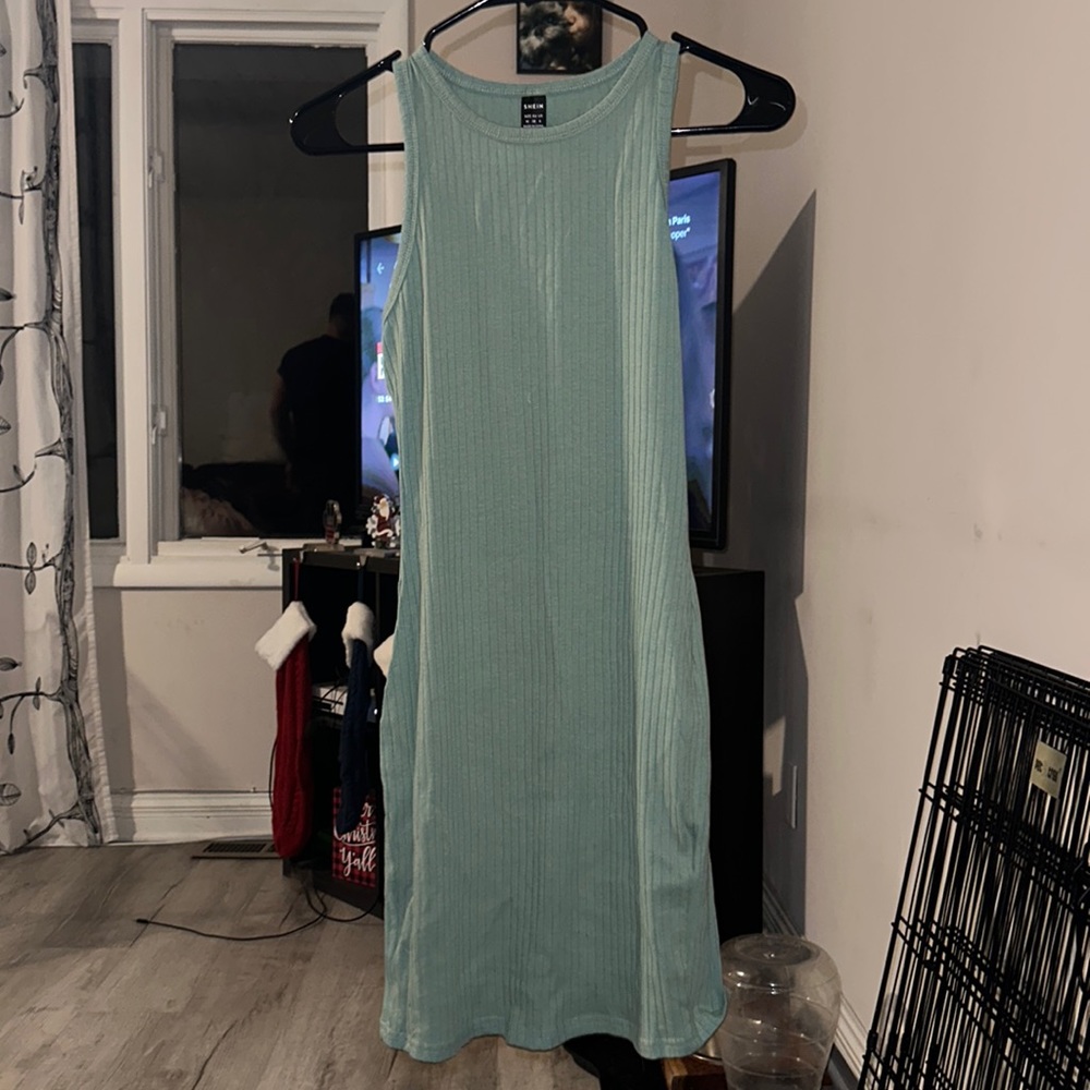 Green fitted dress